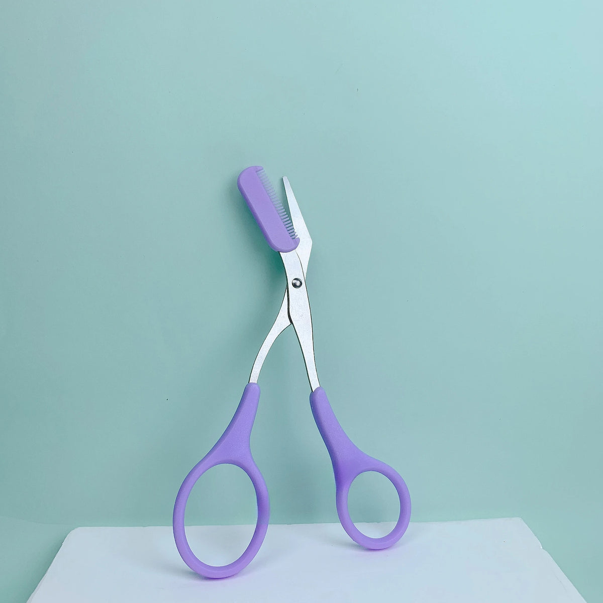 Elegant Pink Eyebrow Trimming Scissors