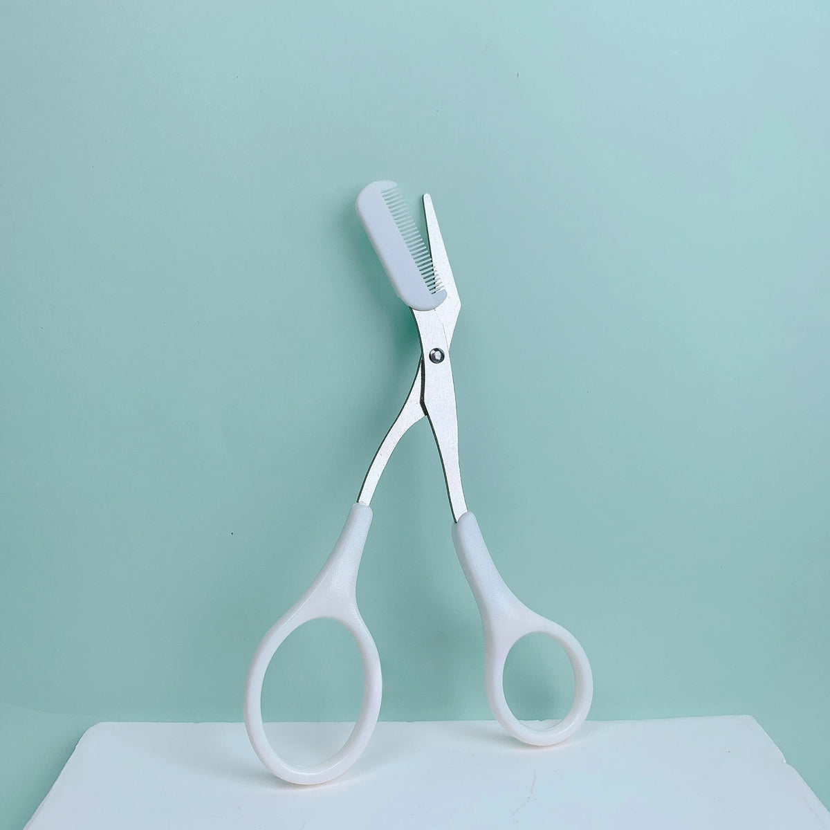 Elegant Pink Eyebrow Trimming Scissors
