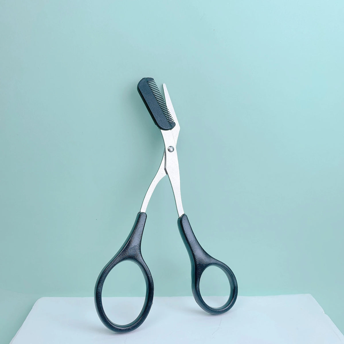Elegant Pink Eyebrow Trimming Scissors