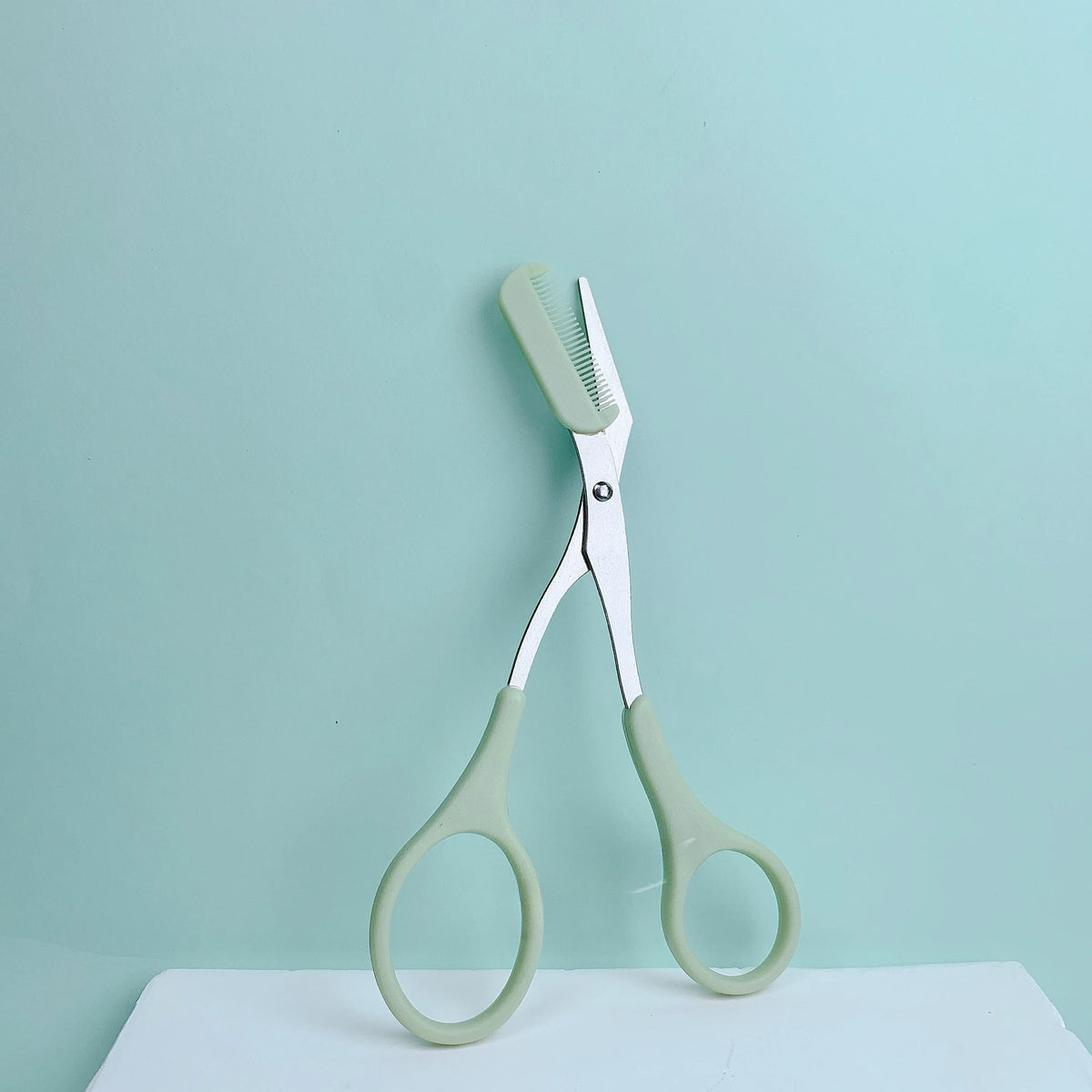 Elegant Pink Eyebrow Trimming Scissors